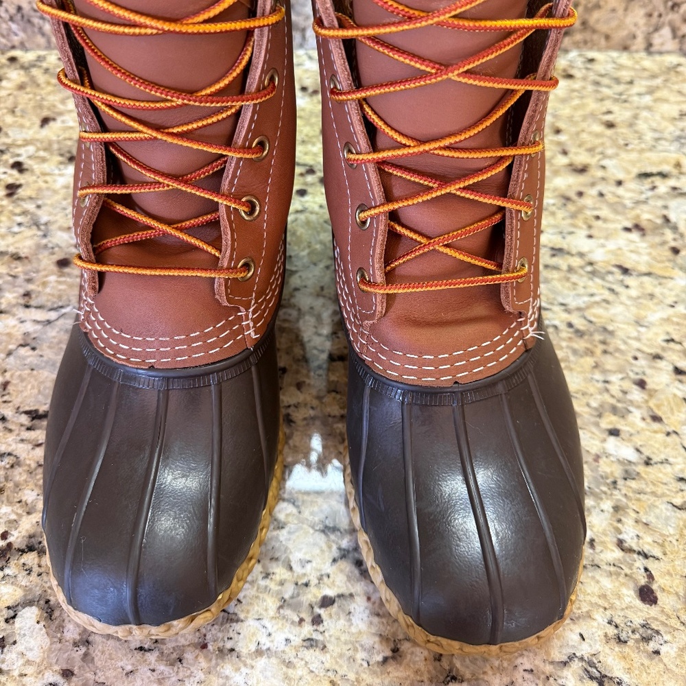 L.L.Bean Women's Gore-Tex Bean Boots, 8" Insulated, 6 WIDE - Picture 4 of 7